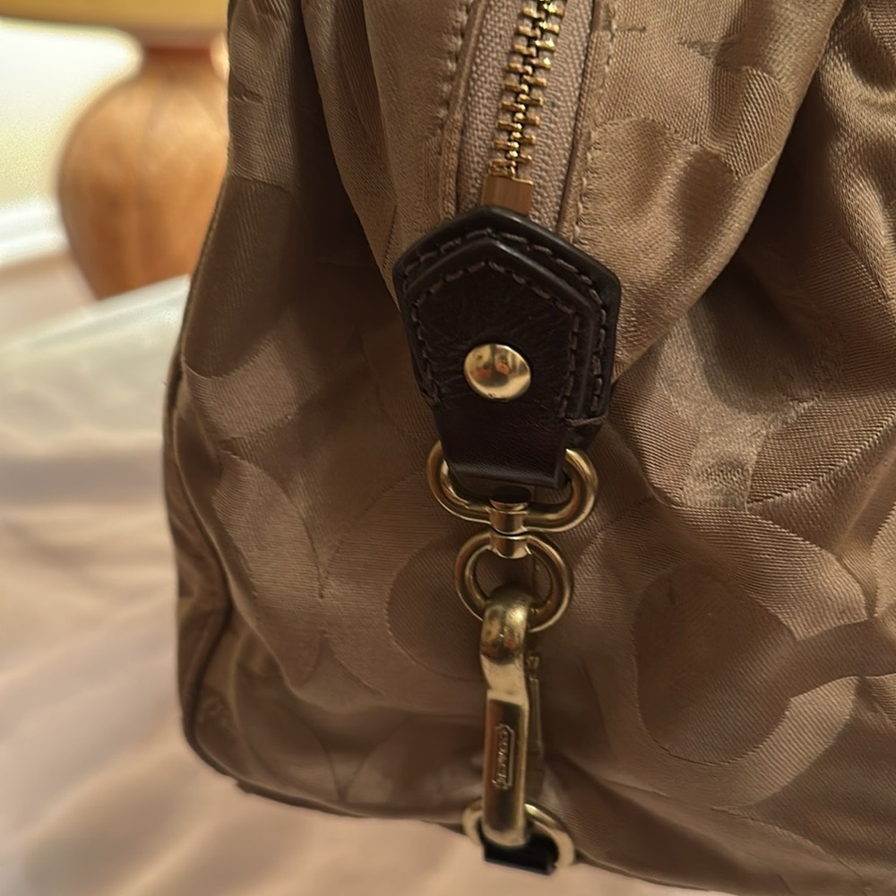 🦖🍒Coach mini satchel bag, used - Picture 3 of 7